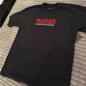 PLEASURES - Tshirt (Brand new)